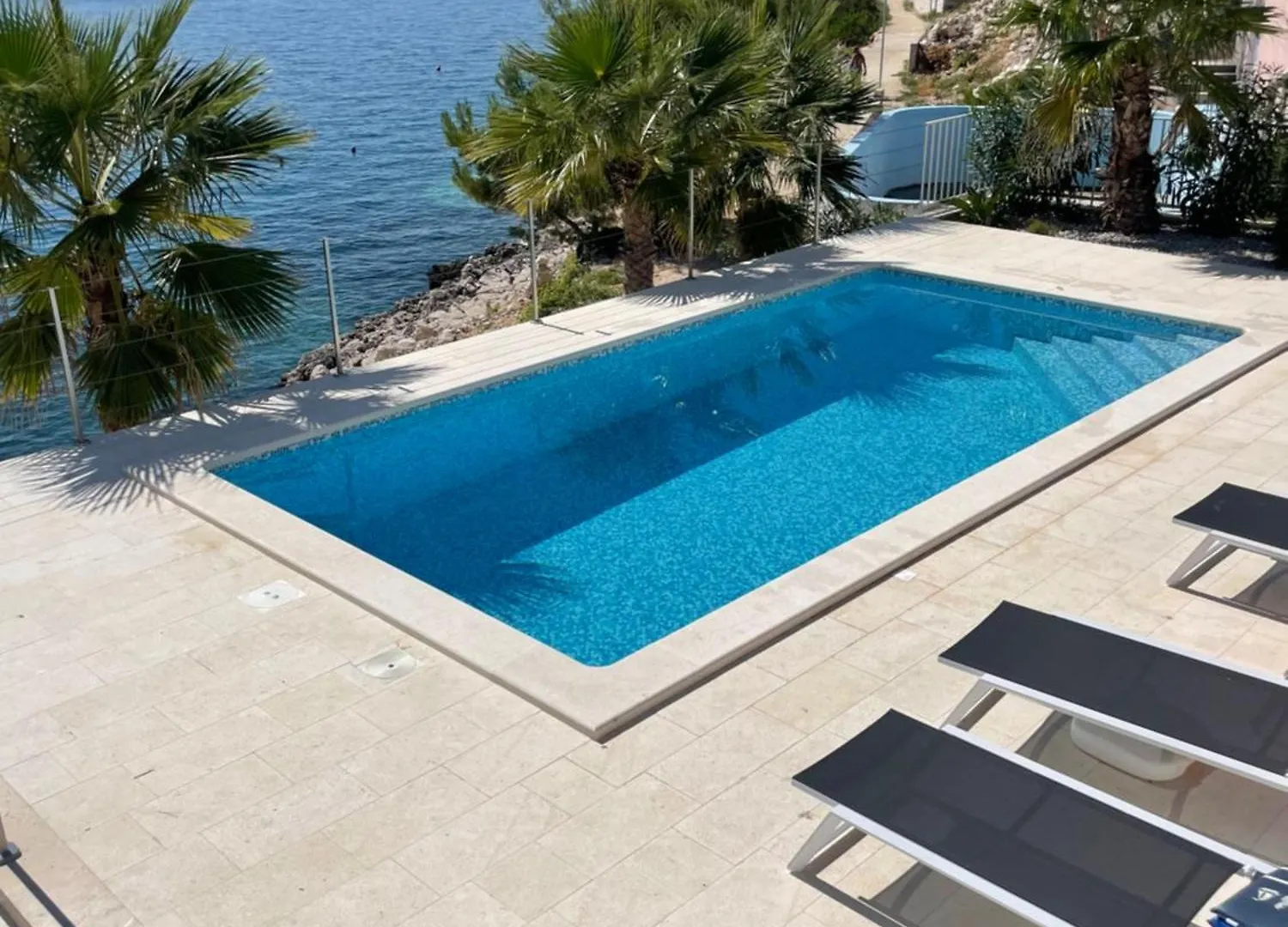 Beachfront Villa Leonardo With Pool Traù